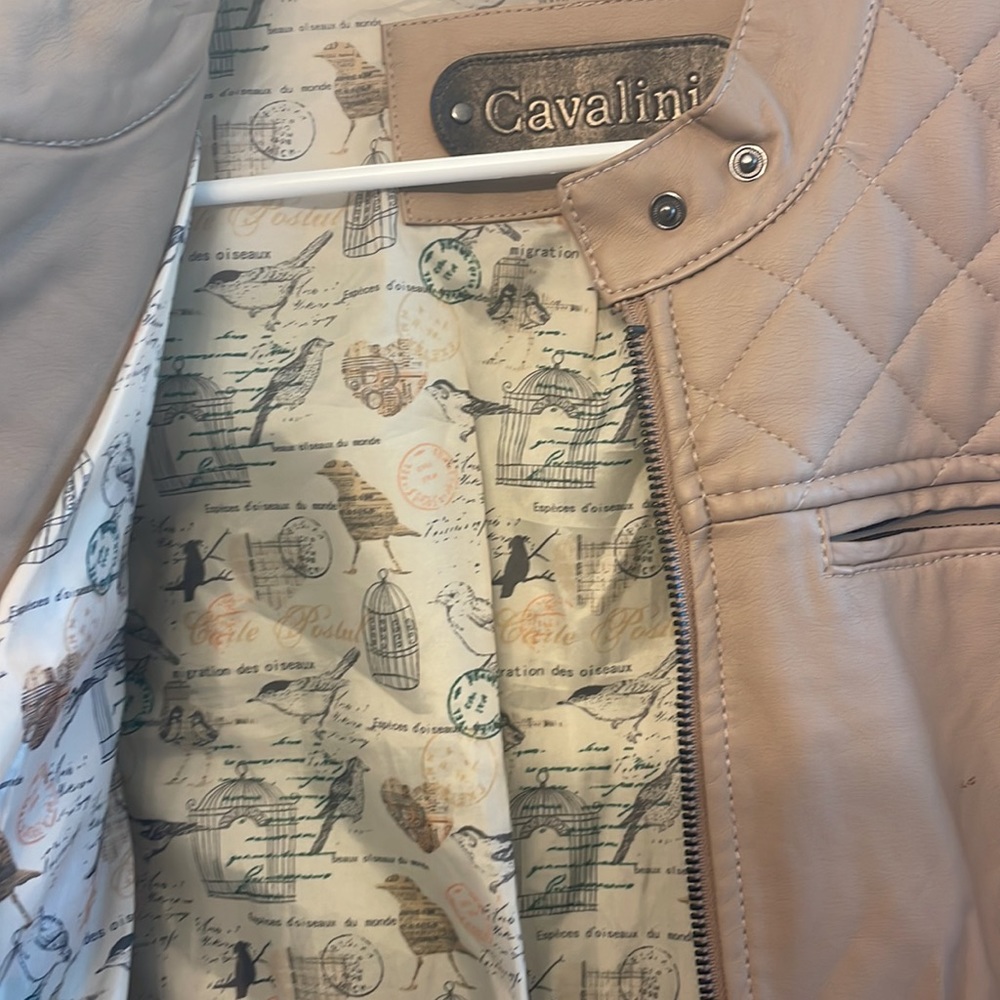 Is In Very Good Condition. Size Lg If It On I Am … - image 2